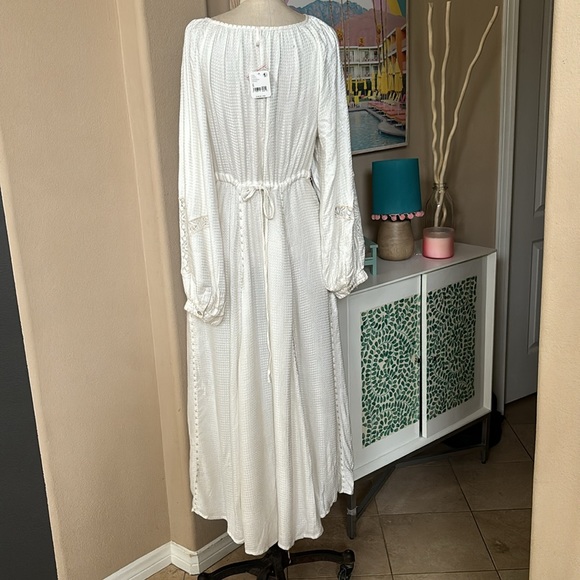 Elegant White Lace Maxi Dress - Picture 8 of 10